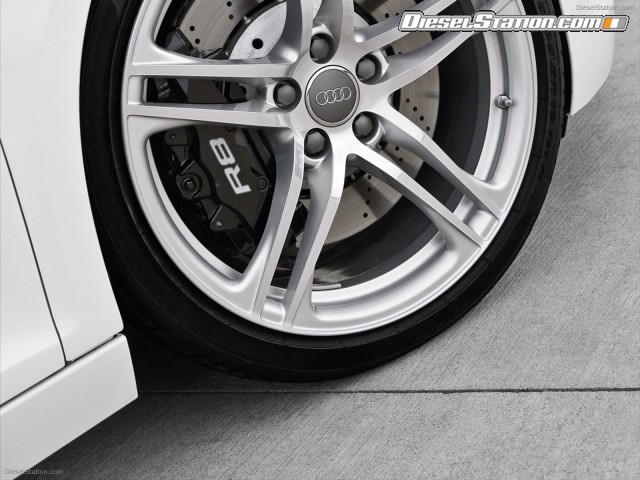 Audi R8 V8 4 2 FSI quattro 2011 Picture #6 Audi R8 V8 4 2 FSI quattro 2011 Picture #6