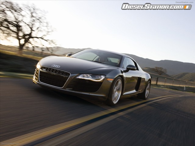 Audi R8 V8 4 2 FSI quattro 2011 Picture #9 Audi R8 V8 4 2 FSI quattro 2011 Picture #9