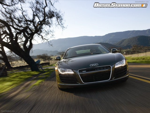 Audi R8 V8 4 2 FSI quattro 2011 Picture #35 Audi R8 V8 4 2 FSI quattro 2011 Picture #35