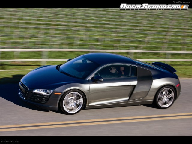 Audi R8 V8 4 2 FSI quattro 2011 Picture #51 Audi R8 V8 4 2 FSI quattro 2011 Picture #51