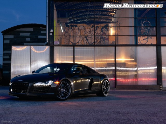 Audi R8 V8 4 2 FSI quattro 2011 Picture #18 Audi R8 V8 4 2 FSI quattro 2011 Picture #18