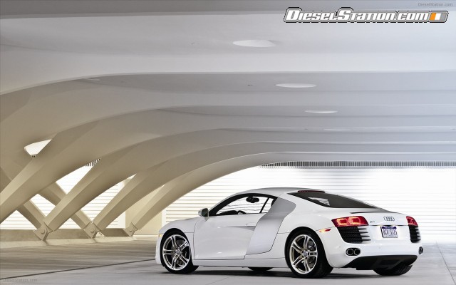 Audi R8 V8 4 2 FSI quattro 2011 Widescreen Picture #44 Audi R8 V8 4 2 FSI quattro 2011 Widescreen Picture #44