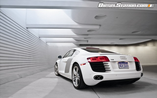 Audi R8 V8 4 2 FSI quattro 2011 Widescreen Picture #37 Audi R8 V8 4 2 FSI quattro 2011 Widescreen Picture #37