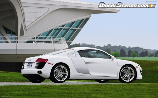 Audi R8 V8 4 2 FSI quattro 2011 Widescreen Picture #40 Audi R8 V8 4 2 FSI quattro 2011 Widescreen Picture #40