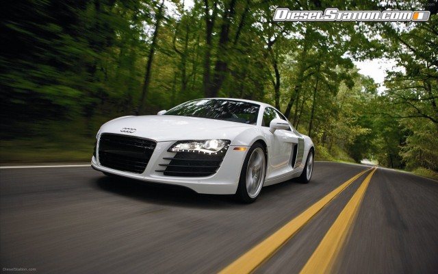 Audi R8 V8 4 2 FSI quattro 2011 Widescreen Picture #31 Audi R8 V8 4 2 FSI quattro 2011 Widescreen Picture #31