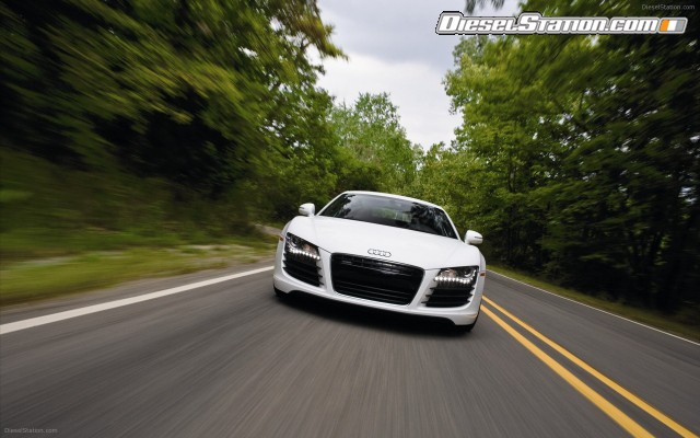 Audi R8 V8 4 2 FSI quattro 2011 Widescreen Picture #13 Audi R8 V8 4 2 FSI quattro 2011 Widescreen Picture #13