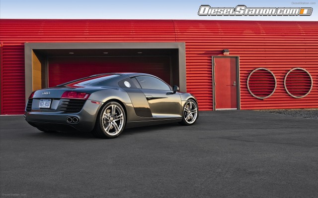 Audi R8 V8 4 2 FSI quattro 2011 Widescreen Picture #17 Audi R8 V8 4 2 FSI quattro 2011 Widescreen Picture #17