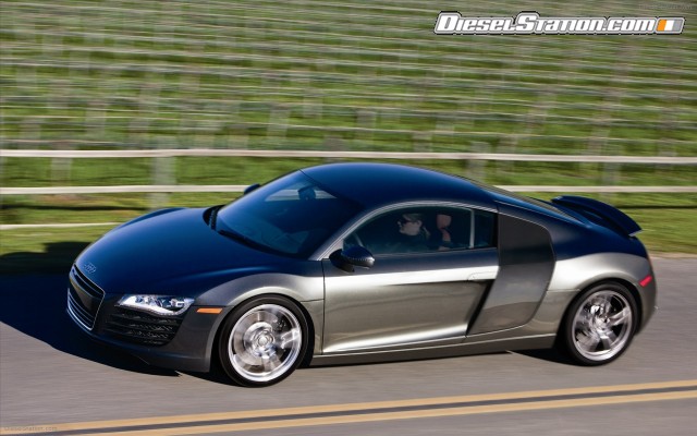Audi R8 V8 4 2 FSI quattro 2011 Widescreen Picture #2 Audi R8 V8 4 2 FSI quattro 2011 Widescreen Picture #2