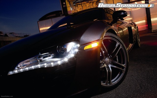 Audi R8 V8 4 2 FSI quattro 2011 Widescreen Picture #19 Audi R8 V8 4 2 FSI quattro 2011 Widescreen Picture #19