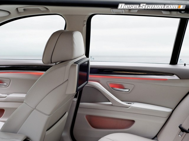 BMW 5 Series Touring 2011 Picture #2 BMW 5 Series Touring 2011 Picture #2