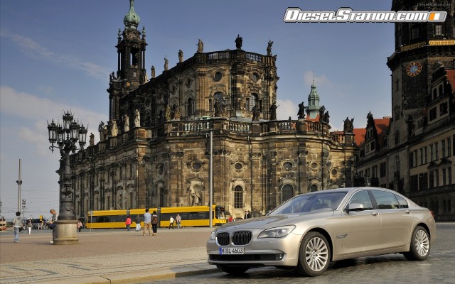 BMW 750Li 2011 Widescreen Picture #33 BMW 750Li 2011 Widescreen Picture #33