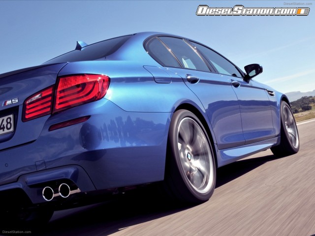 BMW M5 Saloon 2012 Picture #1 BMW M5 Saloon 2012 Picture #1