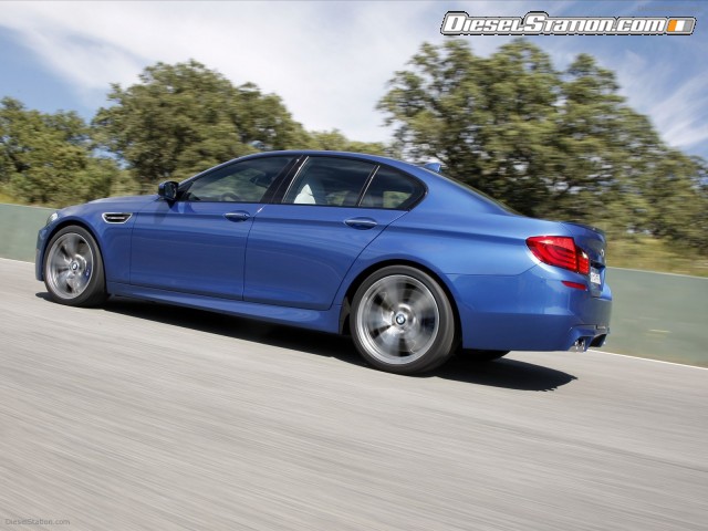 BMW M5 Saloon 2012 Picture #4 BMW M5 Saloon 2012 Picture #4