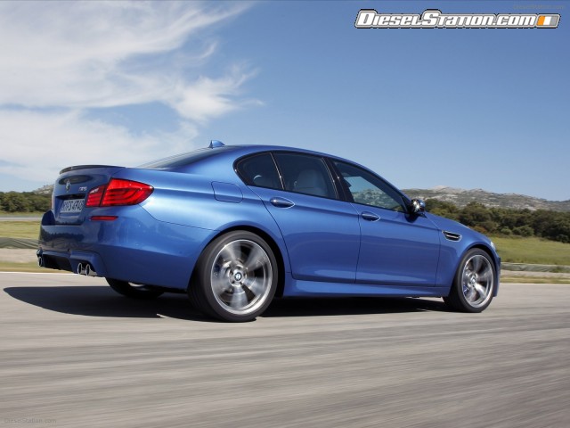 BMW M5 Saloon 2012 Picture #12 BMW M5 Saloon 2012 Picture #12