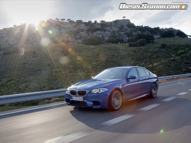 BMW M5 Saloon 2012 Picture #36 BMW M5 Saloon 2012 Picture #36