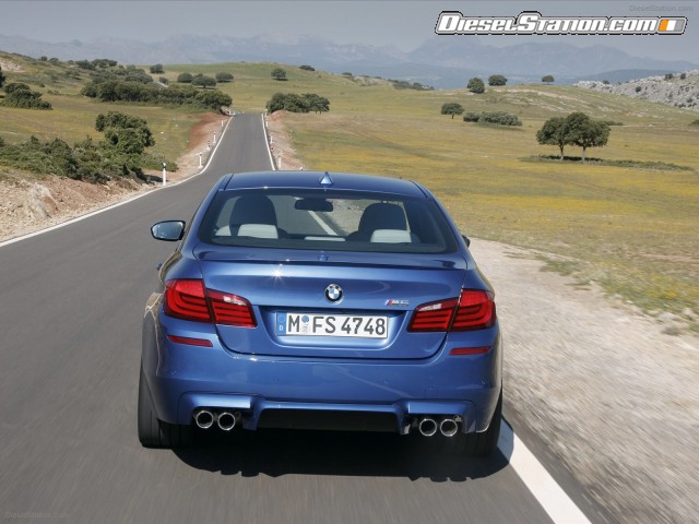 BMW M5 Saloon 2012 Picture #79 BMW M5 Saloon 2012 Picture #79