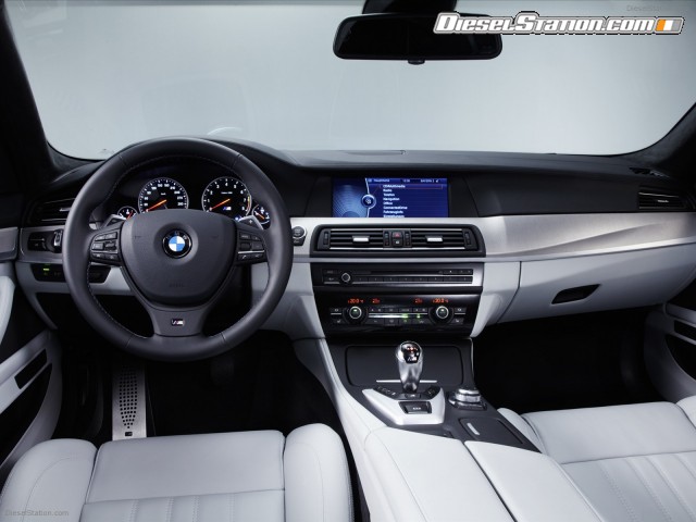BMW M5 Saloon 2012 Picture #30 BMW M5 Saloon 2012 Picture #30