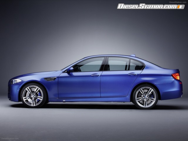 BMW M5 Saloon 2012 Picture #32 BMW M5 Saloon 2012 Picture #32