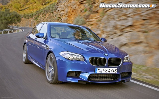BMW M5 Saloon 2012 Widescreen Picture #27 BMW M5 Saloon 2012 Widescreen Picture #27