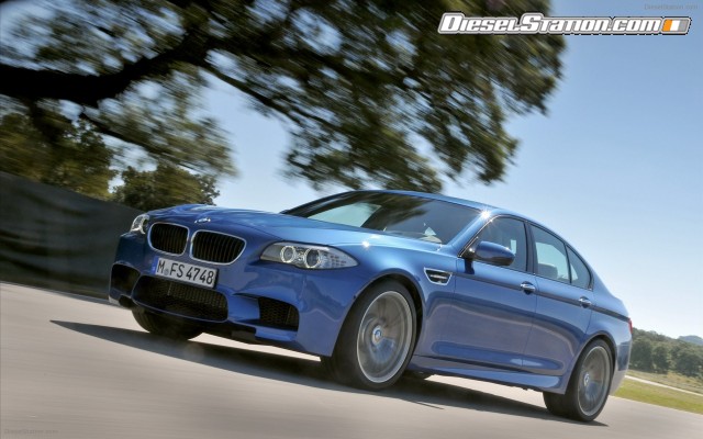 BMW M5 Saloon 2012 Widescreen Picture #35 BMW M5 Saloon 2012 Widescreen Picture #35