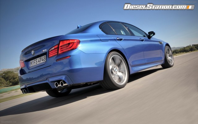 BMW M5 Saloon 2012 Widescreen Picture #13 BMW M5 Saloon 2012 Widescreen Picture #13