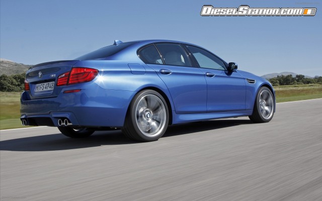 BMW M5 Saloon 2012 Widescreen Picture #11 BMW M5 Saloon 2012 Widescreen Picture #11