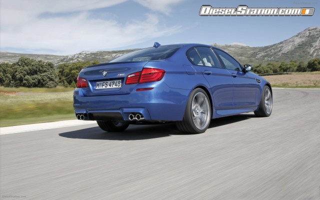 BMW M5 Saloon 2012 Widescreen Picture #24 BMW M5 Saloon 2012 Widescreen Picture #24