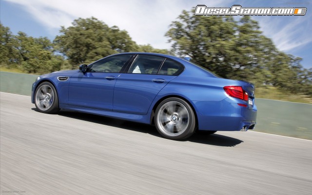 BMW M5 Saloon 2012 Widescreen Picture #39 BMW M5 Saloon 2012 Widescreen Picture #39