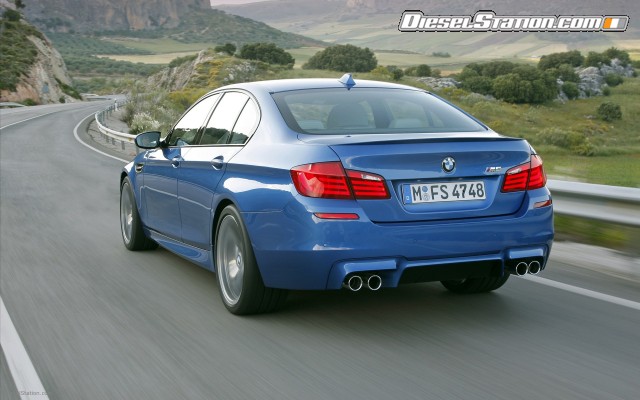 BMW M5 Saloon 2012 Widescreen Picture #17 BMW M5 Saloon 2012 Widescreen Picture #17