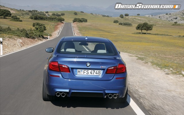 BMW M5 Saloon 2012 Widescreen Picture #59 BMW M5 Saloon 2012 Widescreen Picture #59