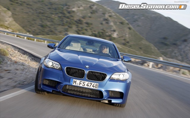 BMW M5 Saloon 2012 Widescreen Picture #15 BMW M5 Saloon 2012 Widescreen Picture #15