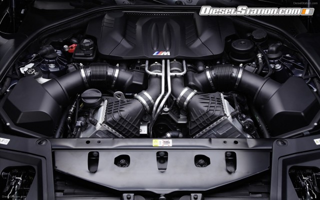 BMW M5 Saloon 2012 Widescreen Picture #18 BMW M5 Saloon 2012 Widescreen Picture #18