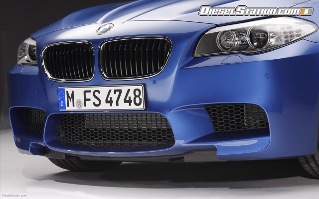 BMW M5 Saloon 2012 Widescreen Picture #10 BMW M5 Saloon 2012 Widescreen Picture #10