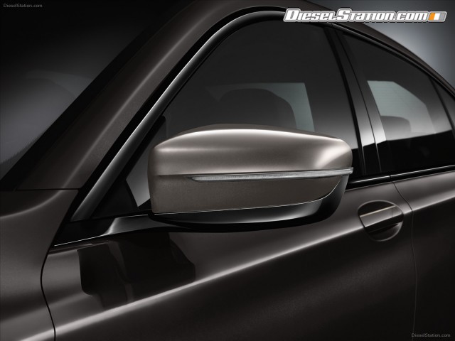 BMW M760Li xDrive 2017 Picture #33 BMW M760Li xDrive 2017 Picture #33