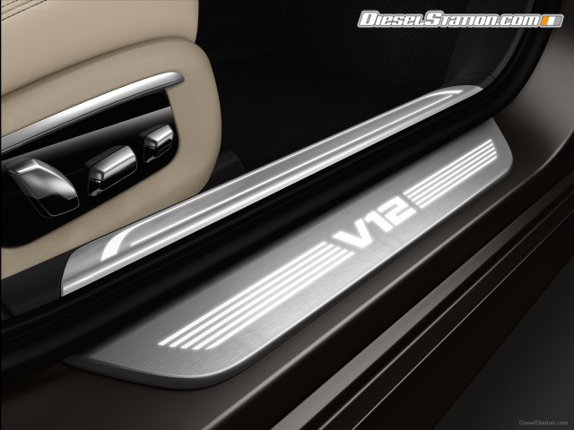 BMW M760Li xDrive 2017 Picture #28 BMW M760Li xDrive 2017 Picture #28