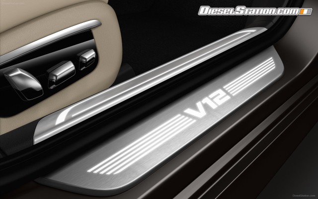 BMW M760Li xDrive 2017 Widescreen Picture #6 BMW M760Li xDrive 2017 Widescreen Picture #6