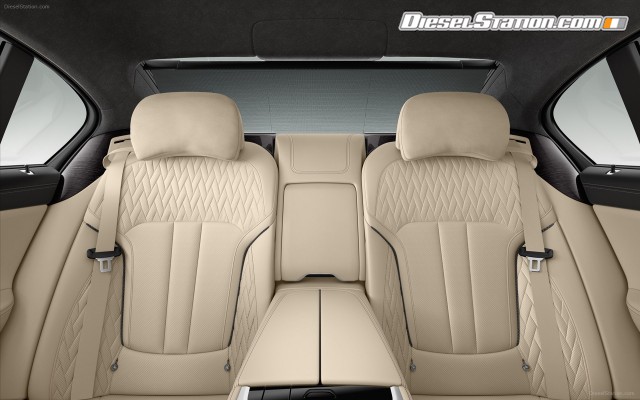 BMW M760Li xDrive 2017 Widescreen Picture #32 BMW M760Li xDrive 2017 Widescreen Picture #32