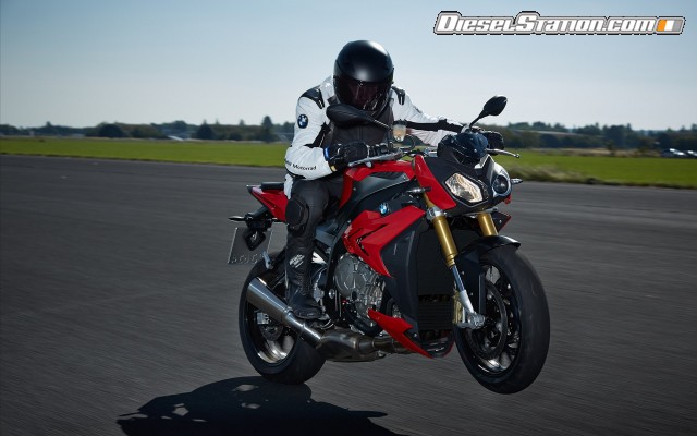 BMW S 1000 R 2014 Widescreen Picture #3 BMW S 1000 R 2014 Widescreen Picture #3