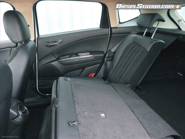 Chrysler Delta 2012 Picture #4 Chrysler Delta 2012 Picture #4