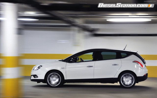 Chrysler Delta 2012 Widescreen Picture #5 Chrysler Delta 2012 Widescreen Picture #5