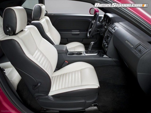 Dodge Challenger R T Classic Furious Fuchsia 2010 Picture #3 Dodge Challenger R T Classic Furious Fuchsia 2010 Picture #3