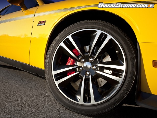 Dodge Challenger SRT8 392 Yellow Jacket 2012 Picture #19 Dodge Challenger SRT8 392 Yellow Jacket 2012 Picture #19