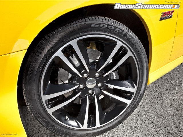 Dodge Charger SRT8 Super Bee 2012 Picture #31 Dodge Charger SRT8 Super Bee 2012 Picture #31