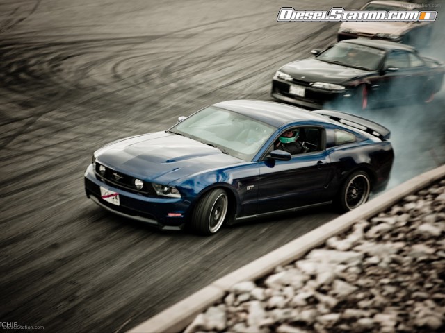 Ford Visually Impaired Man Drives 2010 Mustang Picture #4 Ford Visually Impaired Man Drives 2010 Mustang Picture #4