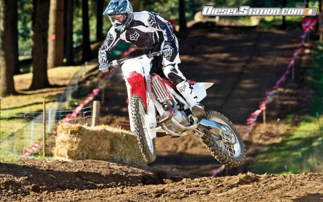 Honda CRF 450R Widescreen Picture #17 Honda CRF 450R Widescreen Picture #17