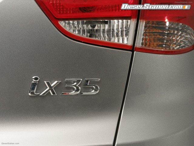 Hyundai ix35 teaser Picture #1 Hyundai ix35 teaser Picture #1