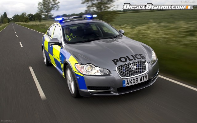 Jaguar XF IN POLICE PURSUIT Widescreen Picture #0 Jaguar XF IN POLICE PURSUIT Widescreen Picture #0