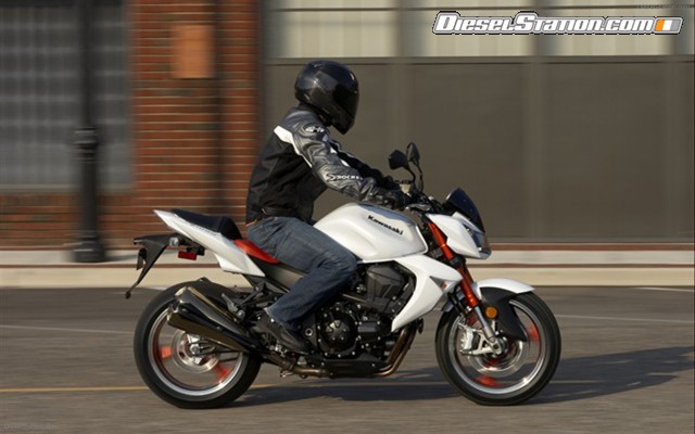 Kawasaki Z1000 Widescreen Picture #12 Kawasaki Z1000 Widescreen Picture #12