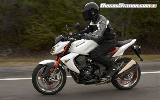 Kawasaki Z1000 Widescreen Picture #4 Kawasaki Z1000 Widescreen Picture #4