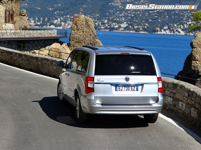 Lancia Voyager 2012 Picture #5 Lancia Voyager 2012 Picture #5